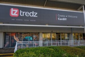 Tredz logo with bikes and cycling kit, discount codes and offers
