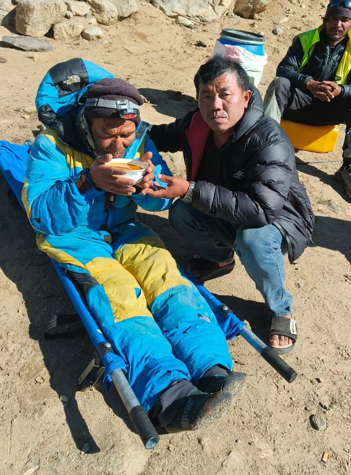 Hillary Dawa Sherpa being helped by rescue team Khumbu Icefall Everest 2026