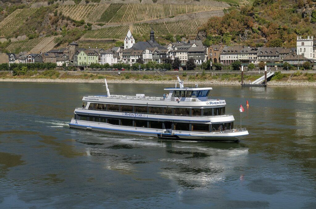 Cruise ship MS Rhein Star passing Kaub with Rhine water levels at a record low