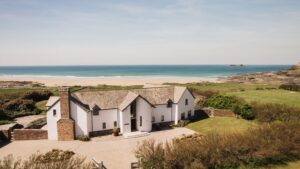 Luxury Cottages logo with discount code offer